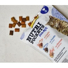 GimCat Nutri Pockets Sea Mix, ласощі для котів, хрусткі подушечки, лосось/форель/креветка, 150 г